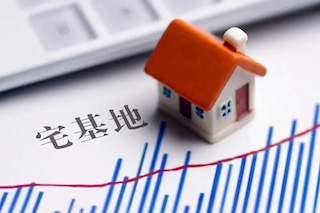 宅基地并不歸農(nóng)民所屬，只能依法享用，不得轉(zhuǎn)賣給城里人！